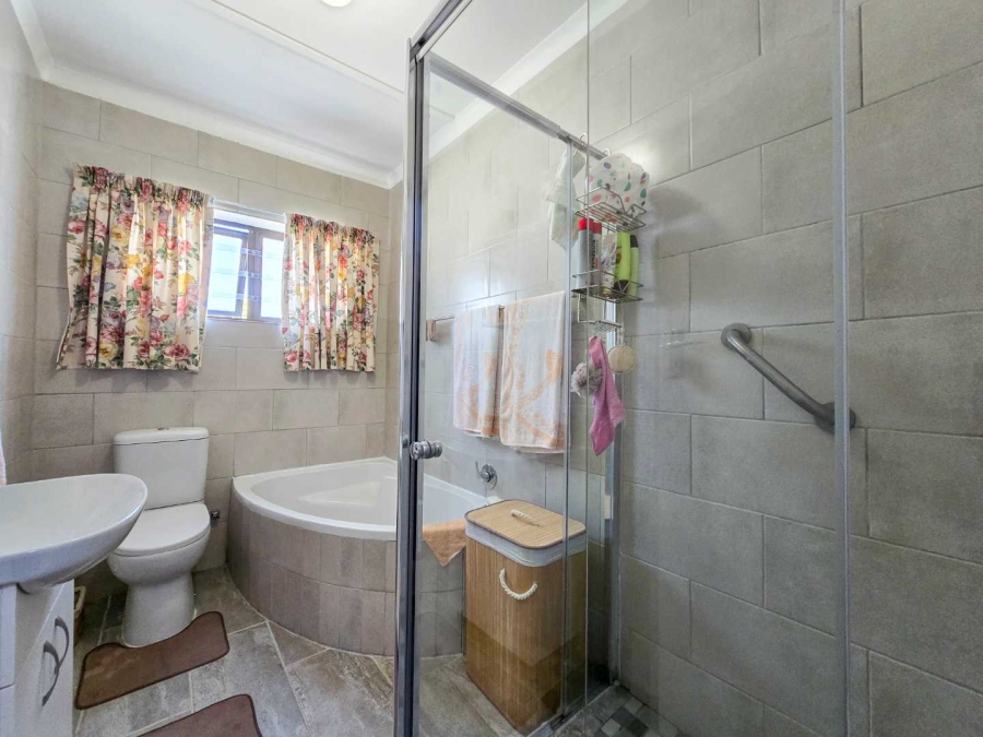 4 Bedroom Property for Sale in Stilbaai Wes Western Cape